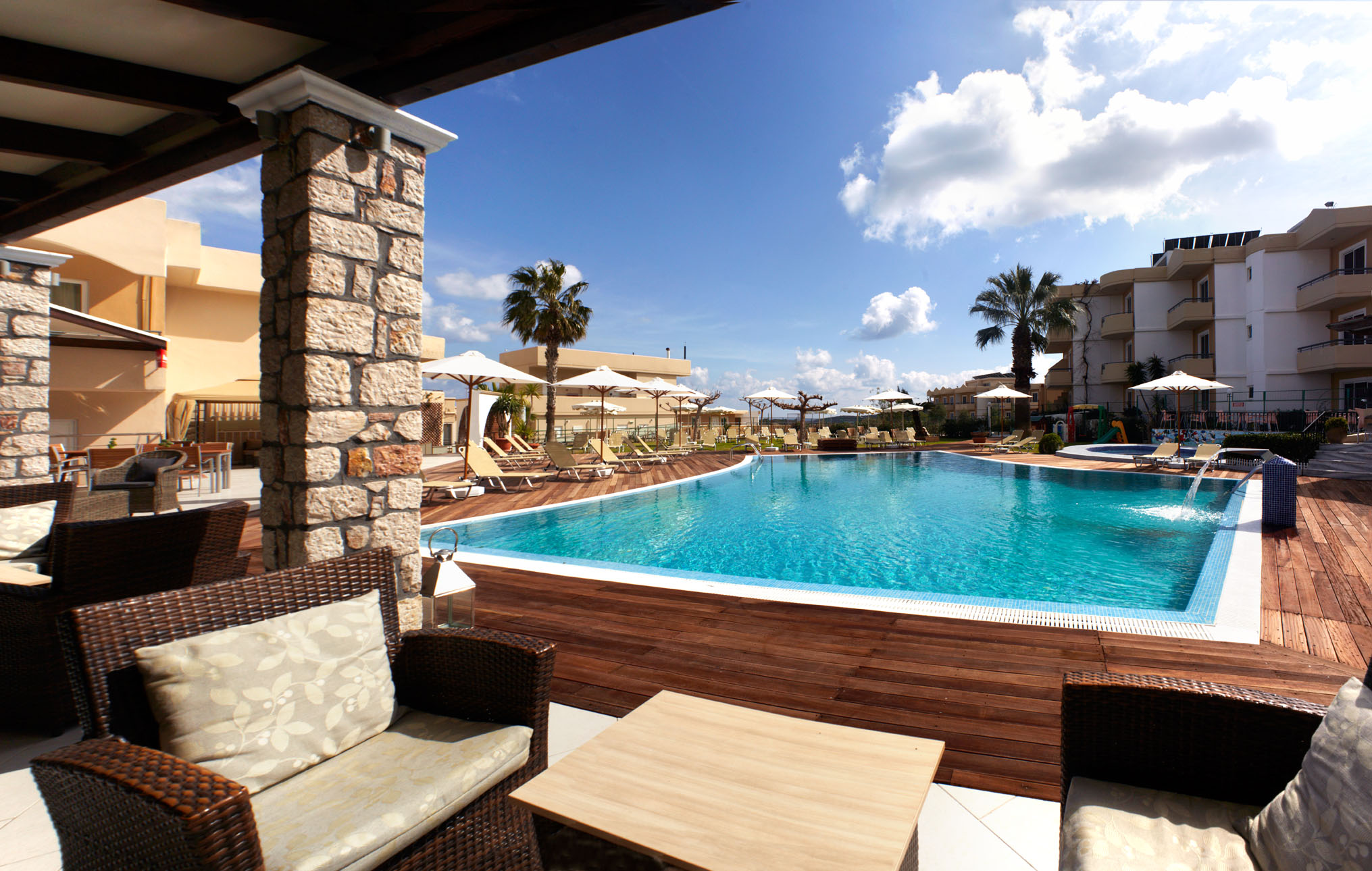 Bar to Pool_Panorama 1.jpg